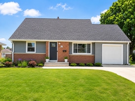 W158N9026 Charles Dr in Menomonee Falls, WI - Building Photo