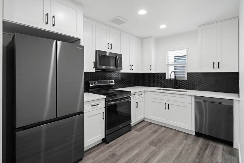 6634-6644 Rockglen Ave in San Diego, CA - Foto de edificio