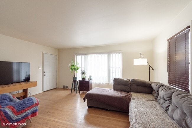 3781 N 60th St, Unit 1 in Milwaukee, WI - Foto de edificio - Building Photo