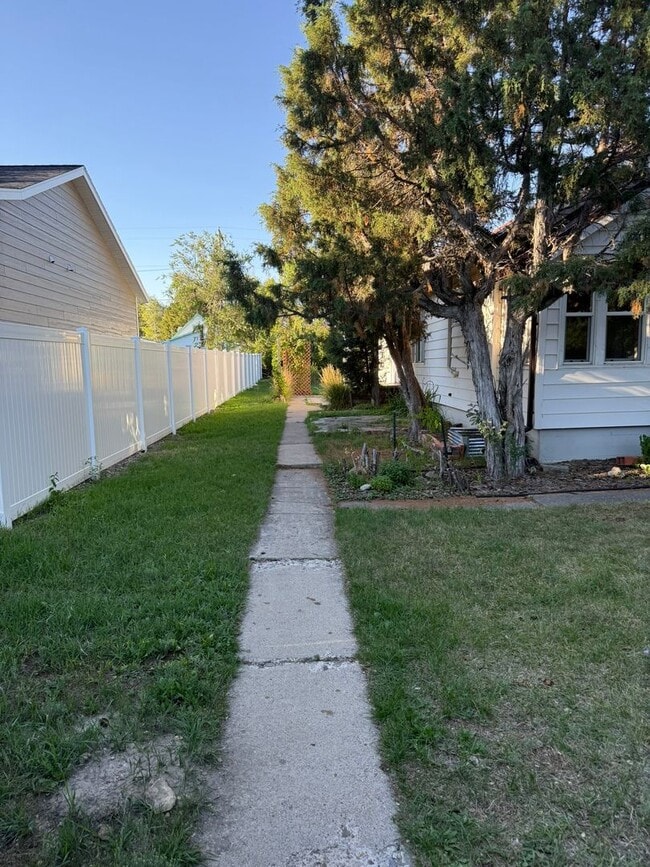 2716 1st Ave S in Great Falls, MT - Foto de edificio - Building Photo