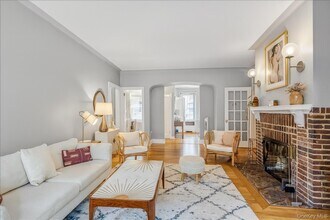 38-30 Douglaston Pkwy in Queens, NY - Building Photo - Building Photo