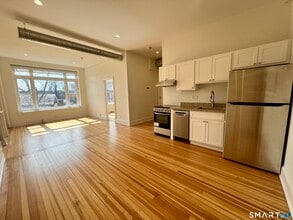 88 Main St in New Canaan, CT - Building Photo - Building Photo