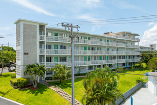 Lakeside Point Condominiums in Lake Worth Beach, FL - Building Photo