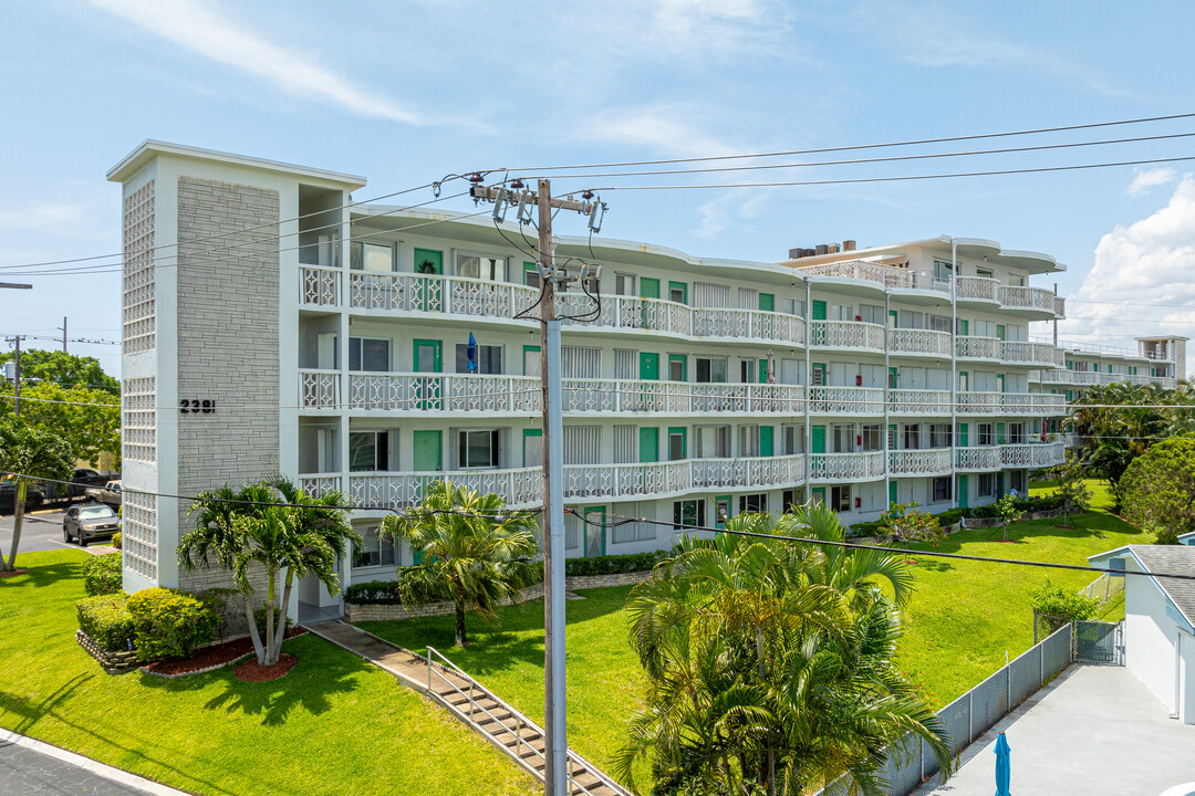 Lakeside Point Condominiums in Lake Worth, FL - Foto de edificio