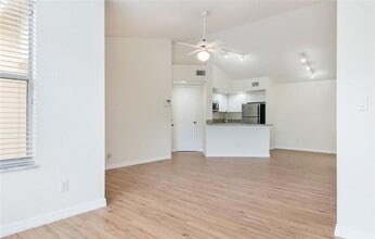 417 Vista Isles Dr, Unit 2322 in Plantation, FL - Building Photo - Building Photo