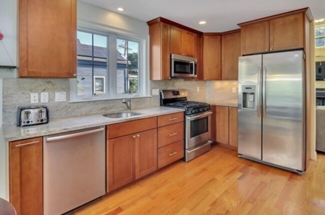 58 Clifton St, Unit 1 in Cambridge, MA - Building Photo - Building Photo