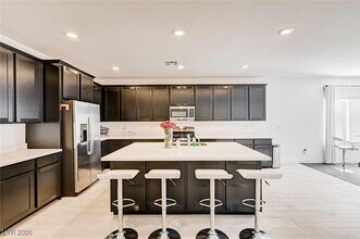 3791 McLeod Dr in Las Vegas, NV - Building Photo - Building Photo