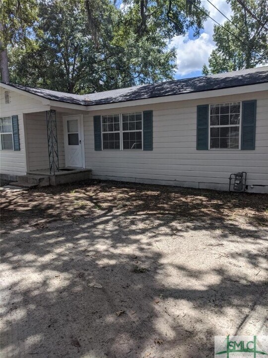 315 E Collins St in Pooler, GA - Building Photo