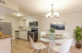 12180 Melody Dr in Westminster, CO - Foto de edificio - Building Photo