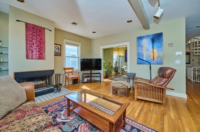 118 Trowbridge St, Unit 6 in Cambridge, MA - Building Photo - Building Photo
