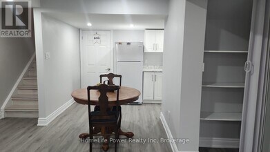 43 Saddlebrook Ct in Kitchener, ON - Building Photo - Building Photo