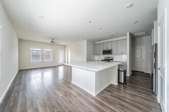 1621 Briar Hunt Dr in Heartland, TX - Building Photo - Building Photo