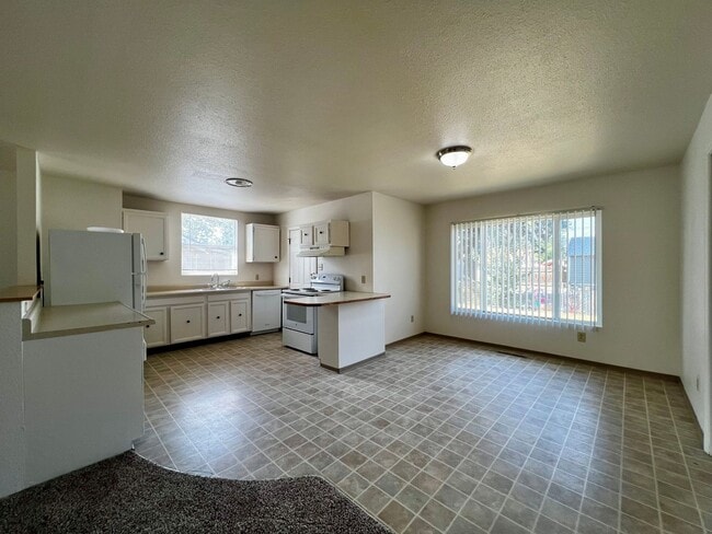 property at 706 S 4th Ave