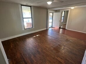 218 Holmes St, Unit A in Frankfort, KY - Foto de edificio - Building Photo