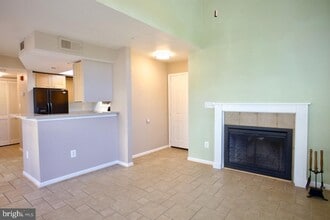 913 Hillside Lake Terrace in Gaithersburg, MD - Building Photo - Building Photo