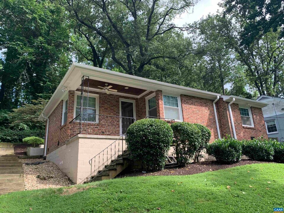 716 McIntire Rd in Charlottesville, VA - Building Photo