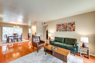 8702 Village Dr in San Antonio, TX - Building Photo