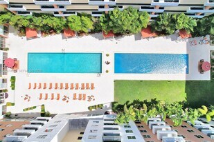 2775 NE 187th St in Aventura, FL - Building Photo