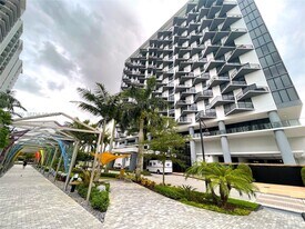 5252 NW 85th Ave, Unit 904 in Doral, FL - Building Photo