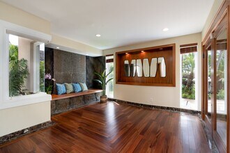 260 Portlock Rd in Honolulu, HI - Building Photo - Building Photo