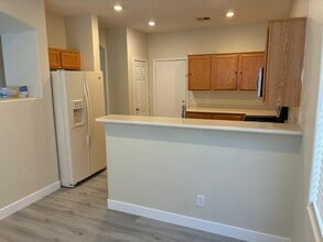 5863 W Poseidon Quest Ct in Las Vegas, NV - Building Photo - Building Photo