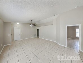 6209 Cannoli Pl, Unit 1/2 in Riverview, FL - Foto de edificio - Building Photo