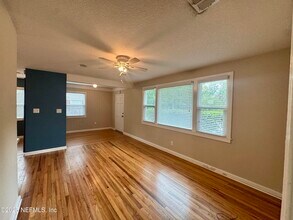 1327 Azalea Dr in Jacksonville, FL - Building Photo - Building Photo