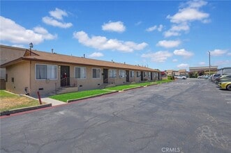 16102 Cornuta Ave in Bellflower, CA - Building Photo - Building Photo