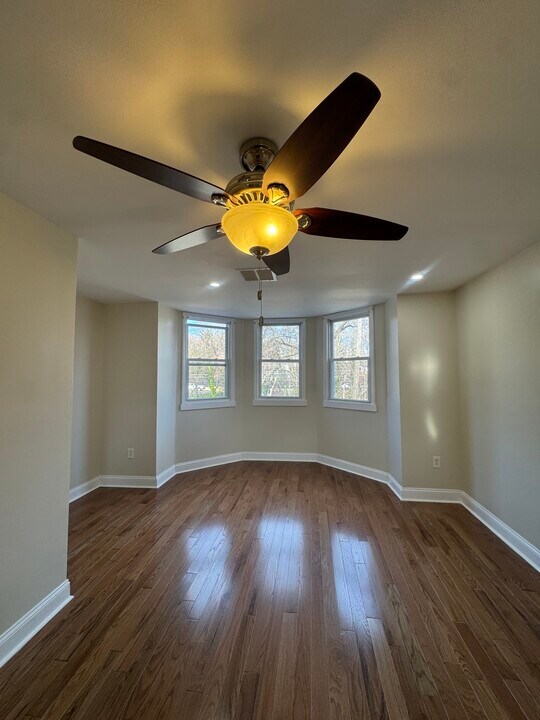 5166 Parkside ave, Unit 2nd Floor in Philadelphia, PA - Building Photo