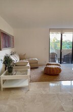 101 Crandon Blvd in Key Biscayne, FL - Building Photo - Building Photo