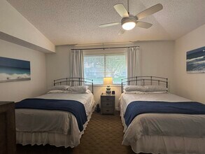 402 Club Dr in Palm Beach Gardens, FL - Building Photo - Building Photo