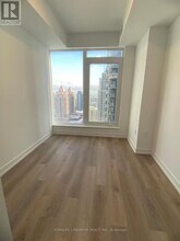 395 Square One Dr in Mississauga, ON - Building Photo - Building Photo