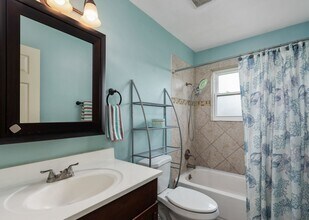 1 Highland Ct in Woodridge, IL - Building Photo - Building Photo