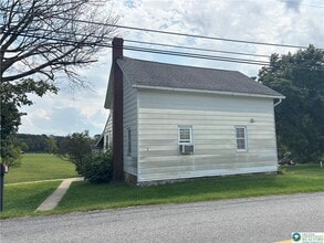 654 Youngs Hill Rd in Easton, PA - Building Photo - Building Photo