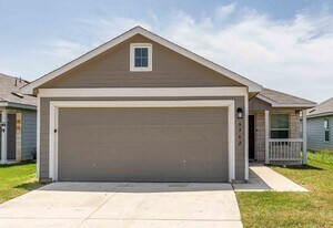 6562 Runaway Row in Converse, TX - Building Photo