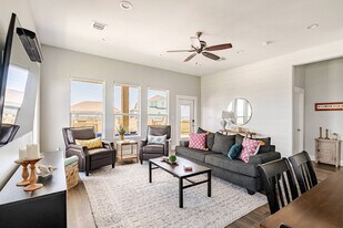804 1/2 Johnson Crawford Cir in Port Bolivar, TX - Building Photo