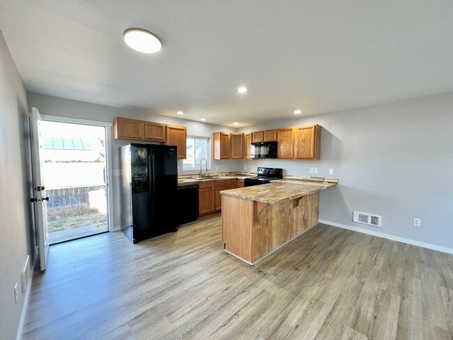 810 E White Birch Ave in Ellensburg, WA - Building Photo - Building Photo