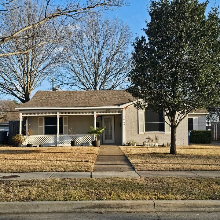 10100 Galway Dr in Dallas, TX - Building Photo
