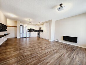 17215-17219 9 Avenue Southwest in Edmonton, AB - Building Photo - Building Photo