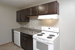 Cleveland Heights Apartments in Sioux Falls, SD - Building Photo