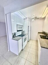 2044 Exeter C in Boca Raton, FL - Building Photo - Building Photo