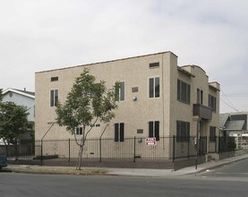 930 E 11th St in Long Beach, CA - Building Photo - Building Photo