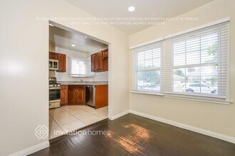 2112 N Screenland Dr in Burbank, CA - Foto de edificio - Building Photo