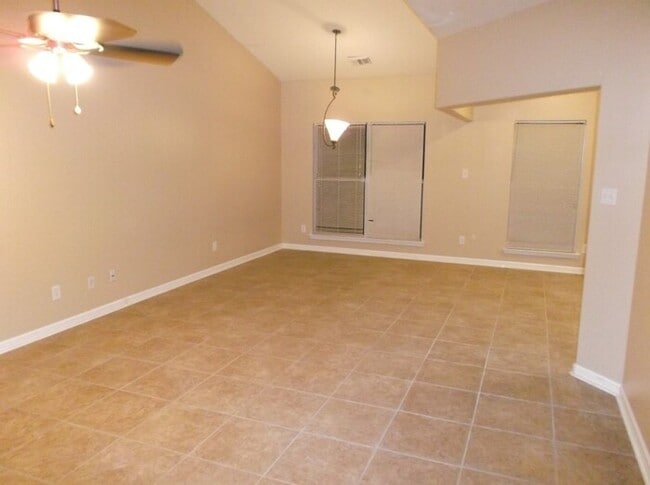 8 Branchfield in San Antonio, TX - Building Photo - Building Photo