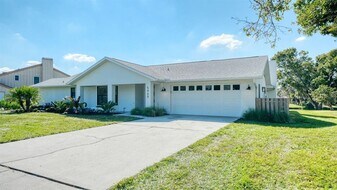 5468 Wilkinson Rd in Sarasota, FL - Building Photo