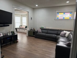 801 Guernsey St in Prosser, WA - Foto de edificio - Building Photo