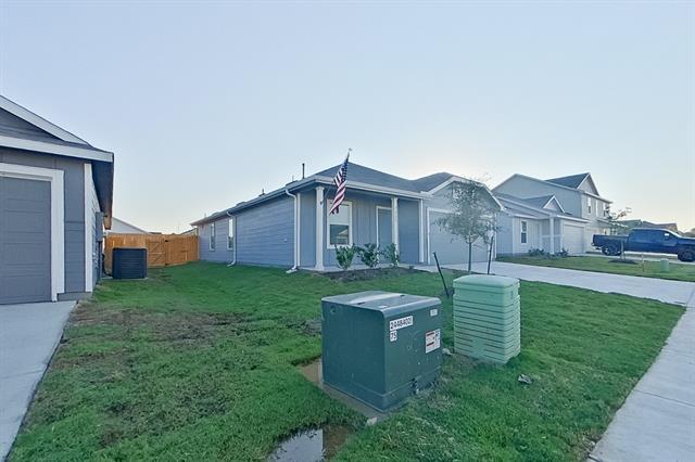 3008 Yellow Pne Ave in Fort Worth, TX - Foto de edificio - Building Photo