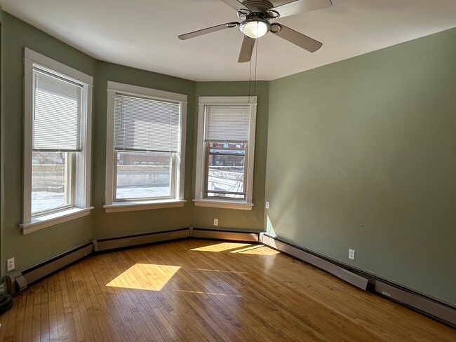 2749 N Ashland Ave, Unit 2nd floor