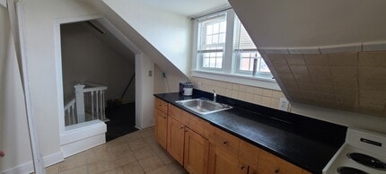 40 Central Ave, Unit 2 Fifth Floor in Albany, NY - Building Photo - Building Photo