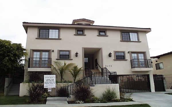 2470 Corinth Ave in Los Angeles, CA - Building Photo